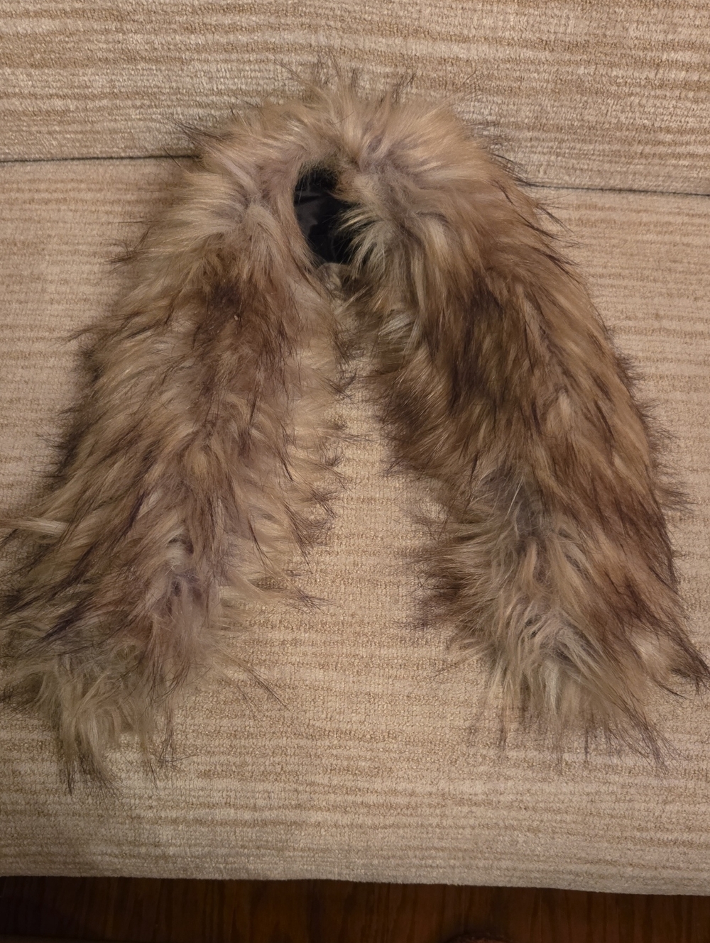 Faux Fur Collar Scarf in Light Brown